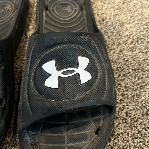 Under armour slides - Picture 3 of 8